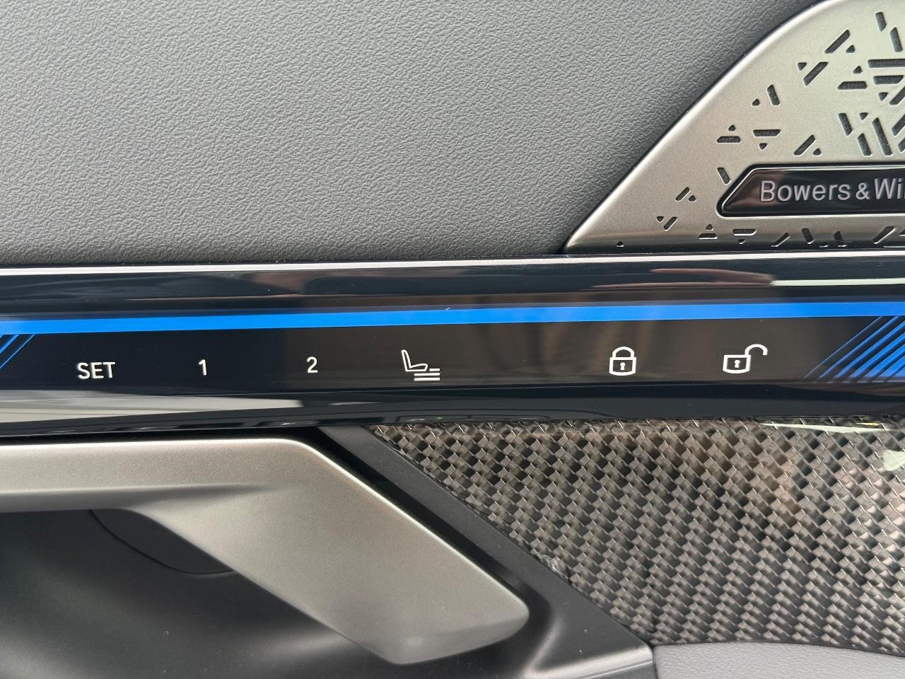 BMW M5 Vehicle Image 16