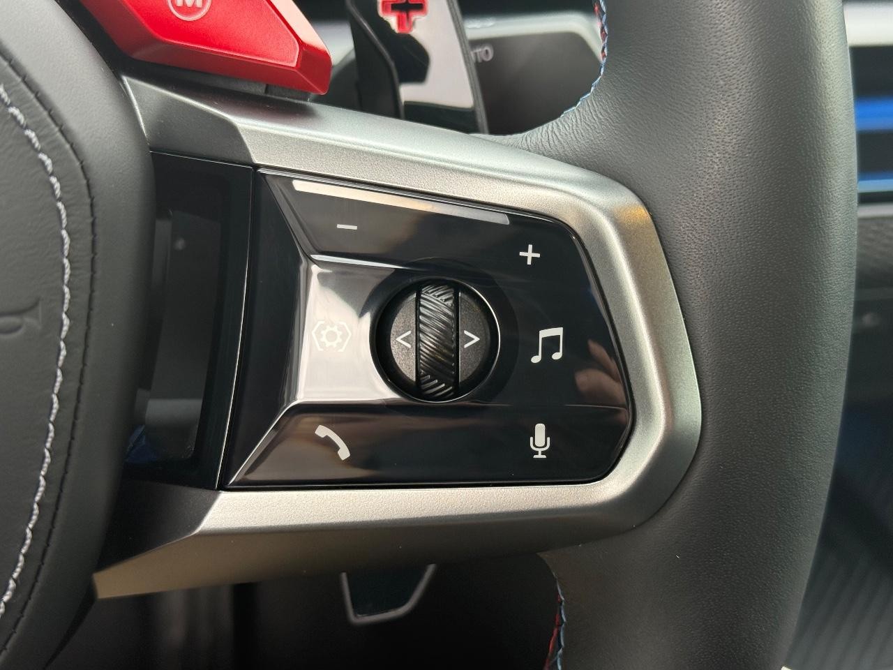 BMW M5 Vehicle Image 19