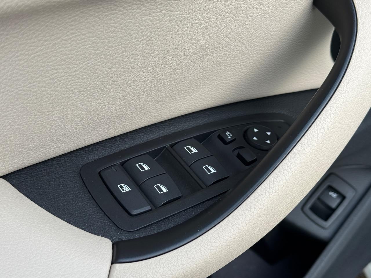 BMW X1 Vehicle Image 24