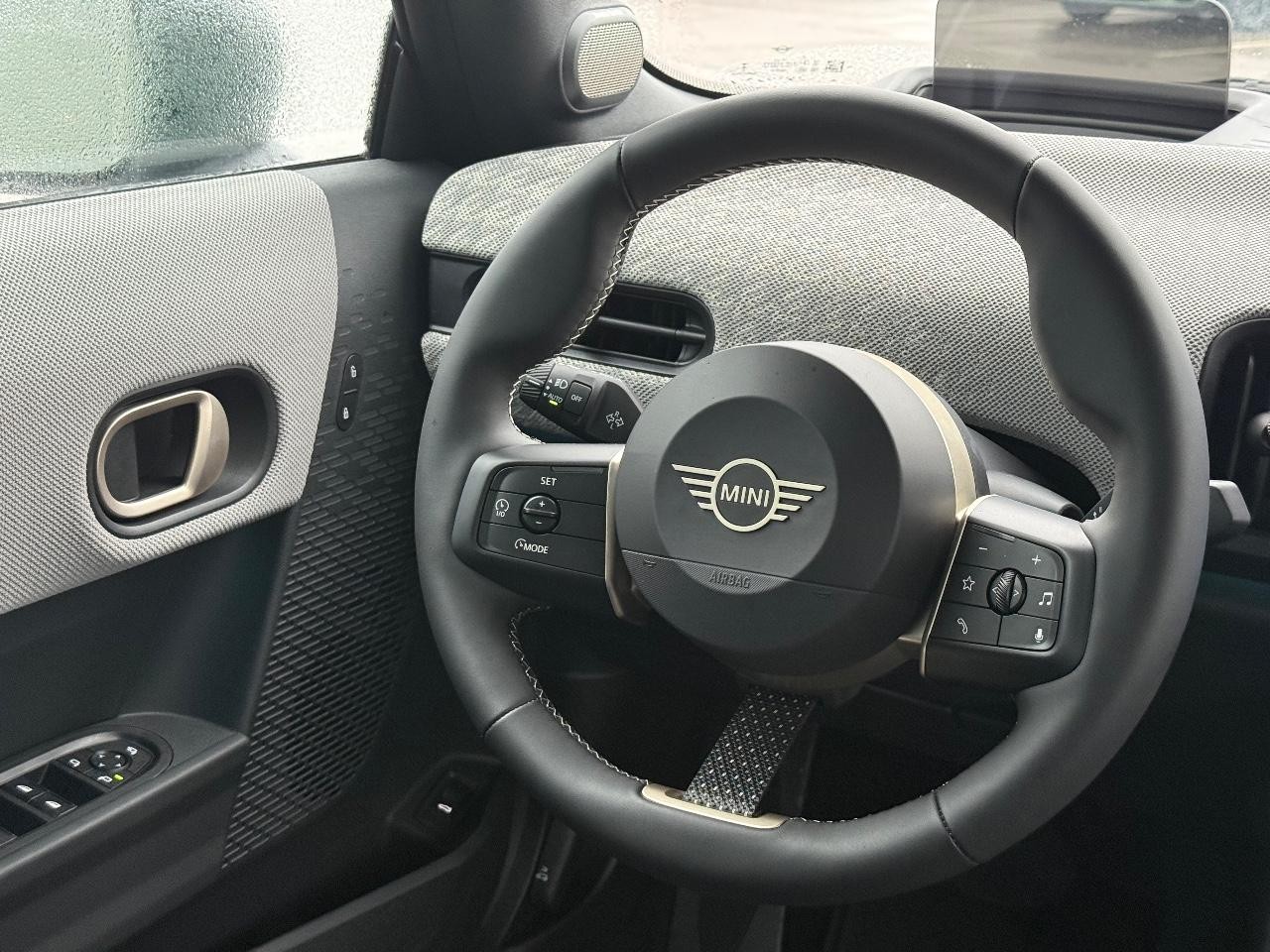 MINI Convertible Vehicle Image 09