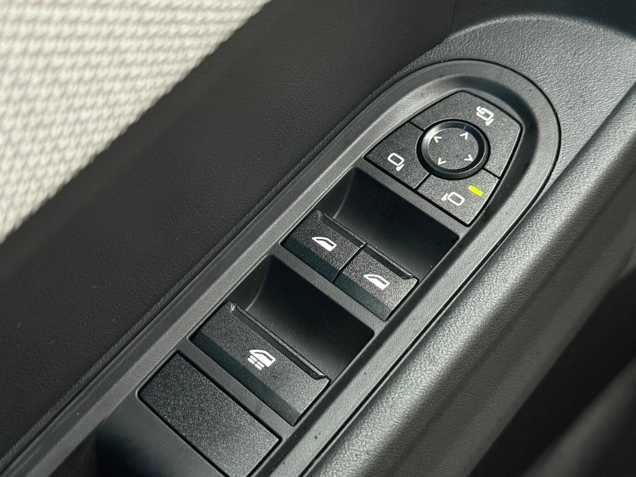 MINI Convertible Vehicle Image 15