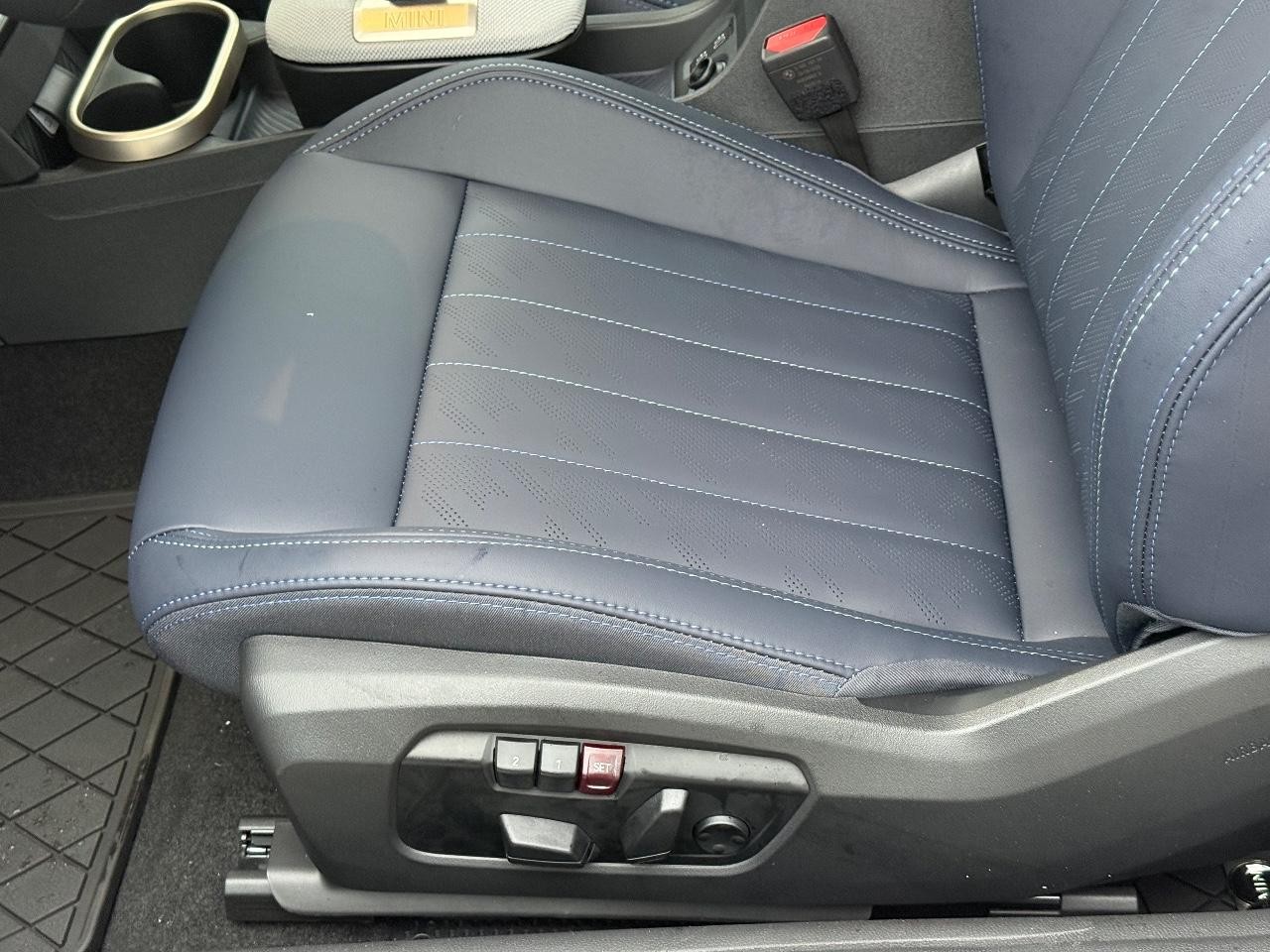 MINI Convertible Vehicle Image 16