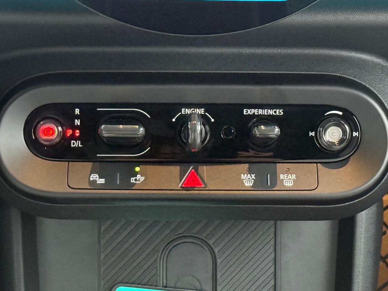 MINI Convertible Vehicle Image 08