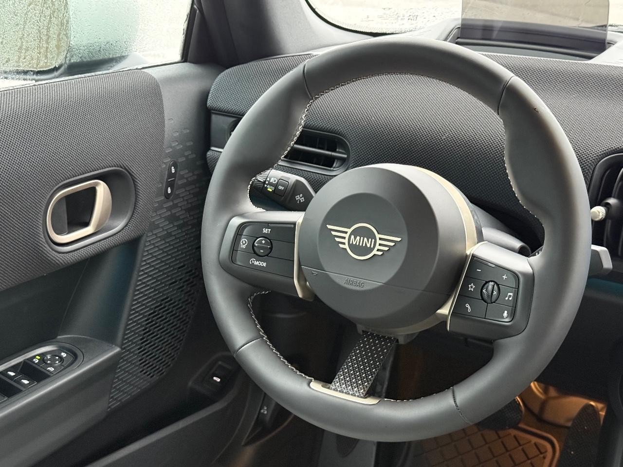 MINI Convertible Vehicle Image 09