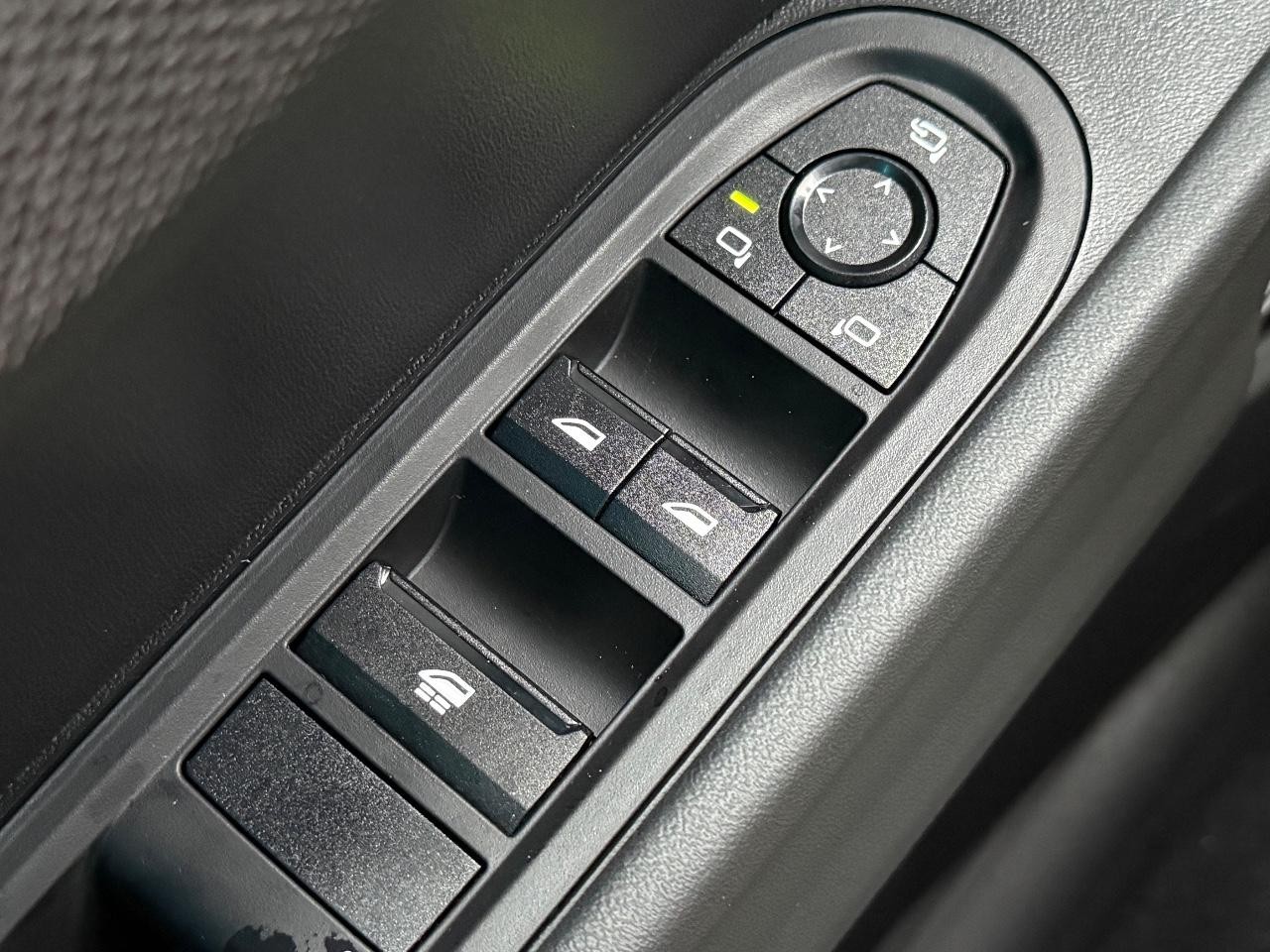 MINI Convertible Vehicle Image 16