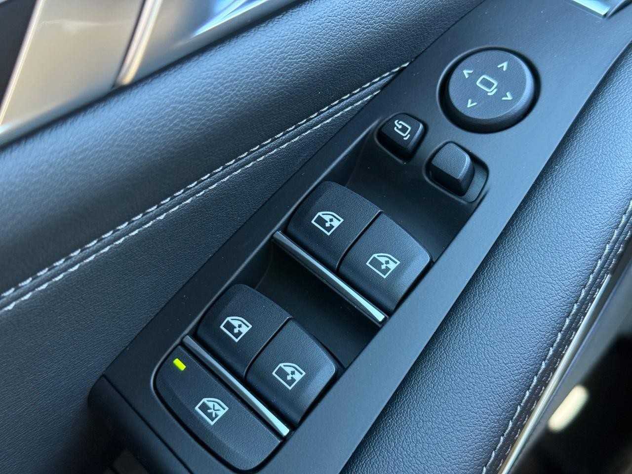 BMW X5 Vehicle Image 16
