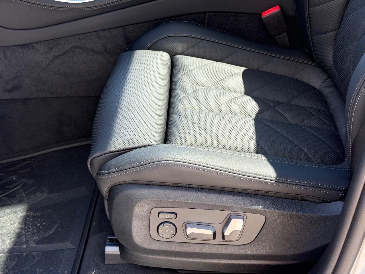 BMW X5 Vehicle Image 17