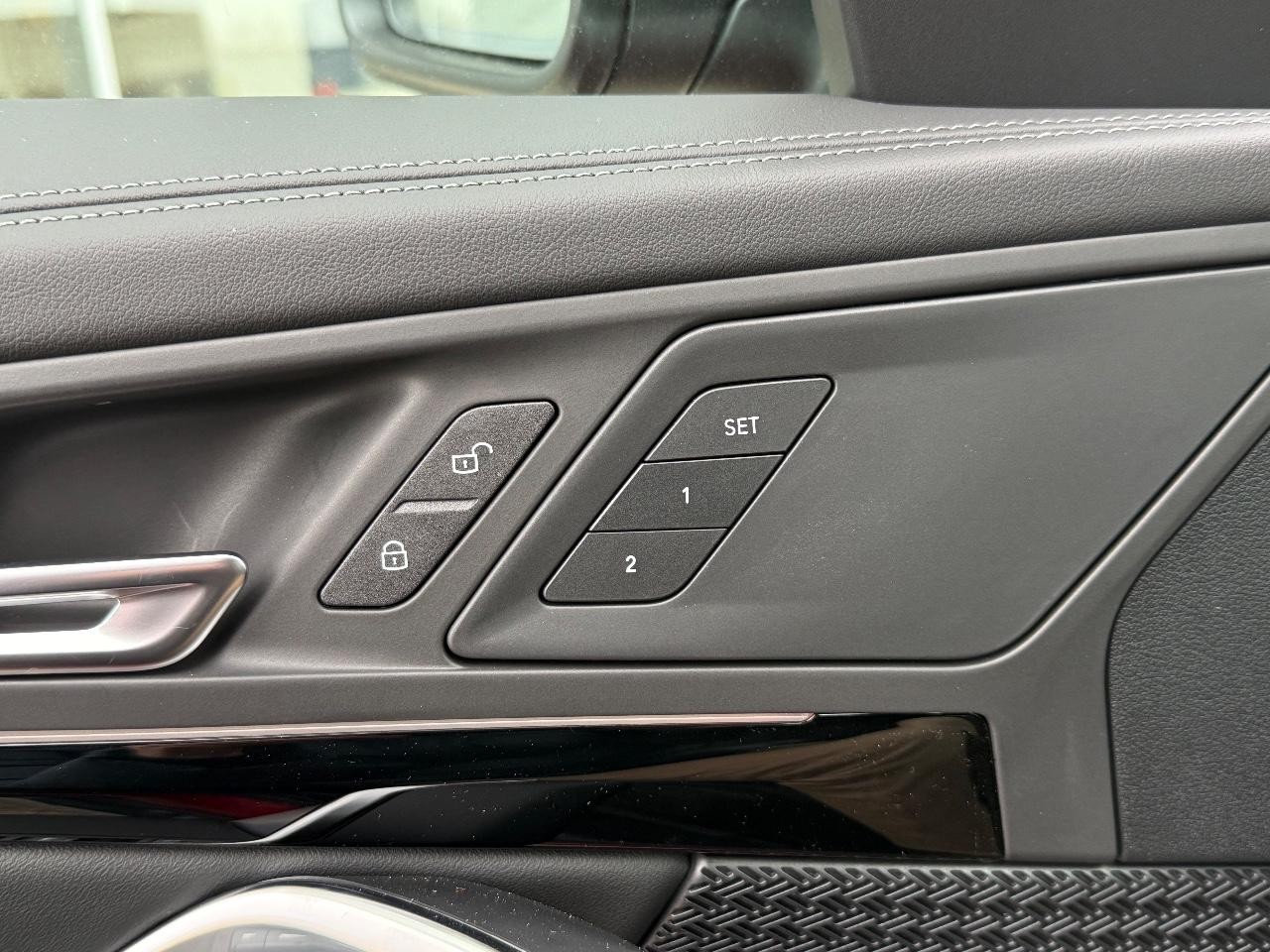 BMW X1 Vehicle Image 12