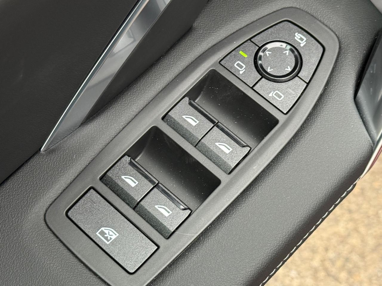 BMW X1 Vehicle Image 16