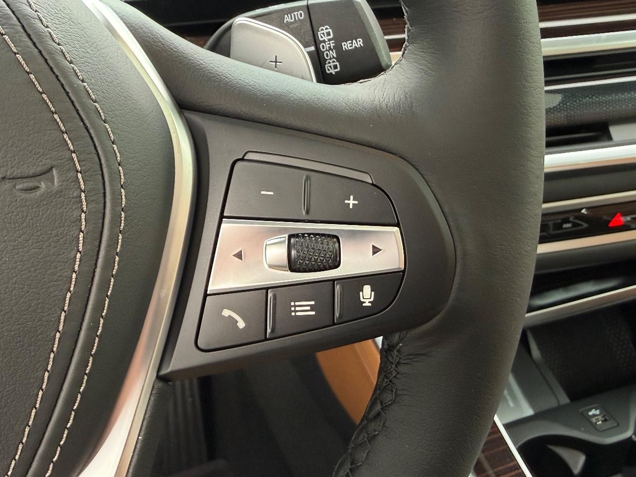 BMW X5 Vehicle Image 13