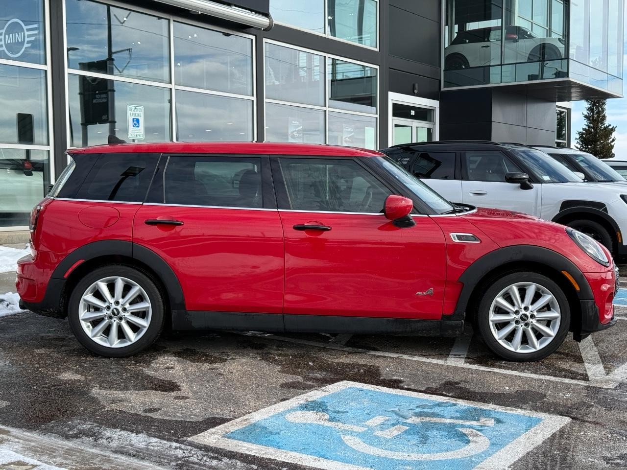 MINI Clubman Vehicle Image 02