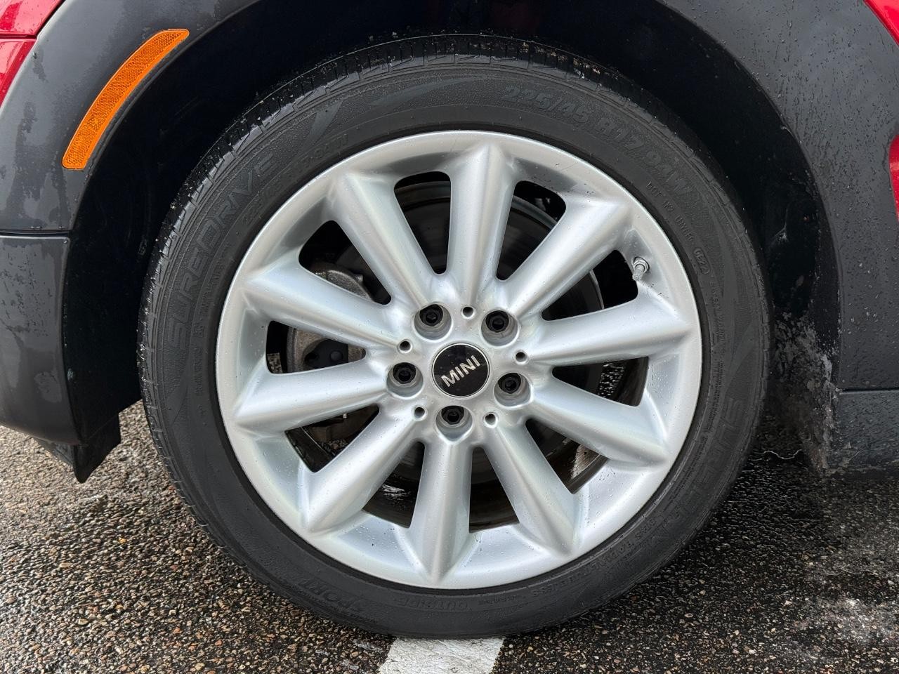 MINI Clubman Vehicle Image 07