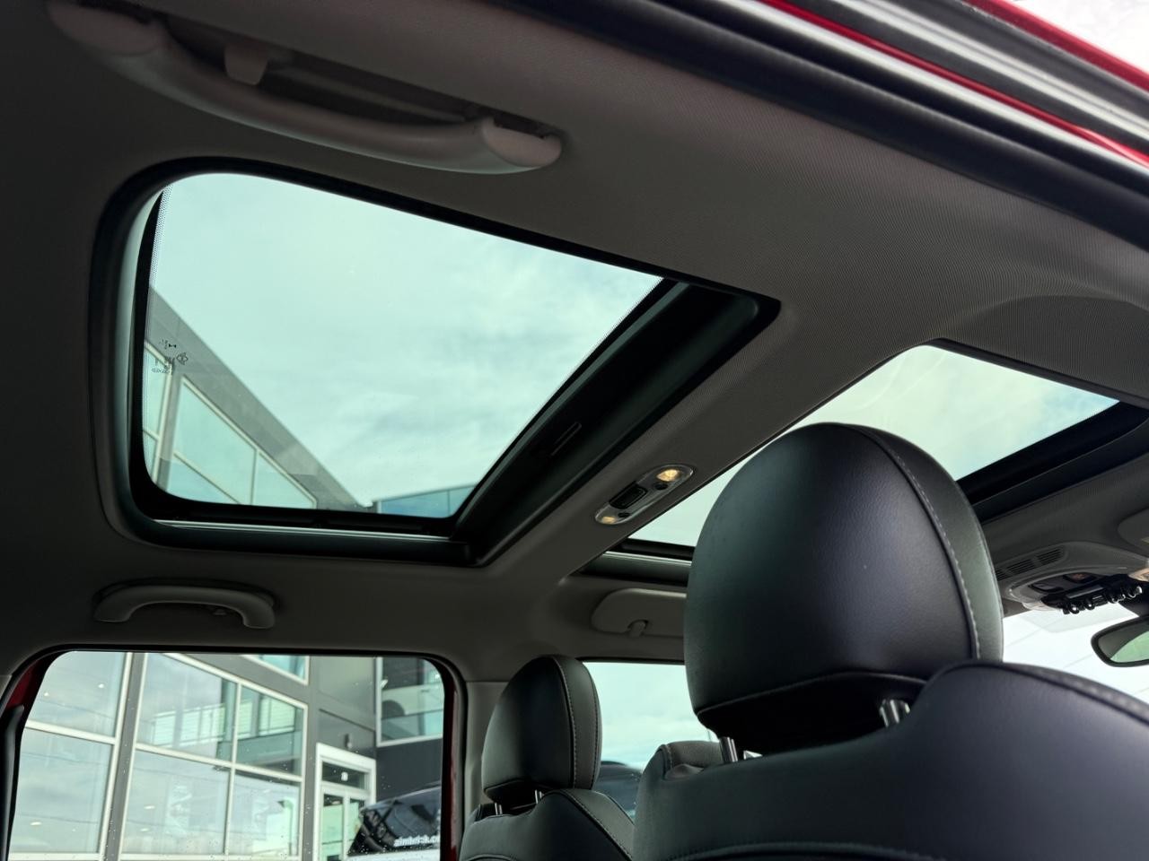 MINI Clubman Vehicle Image 11