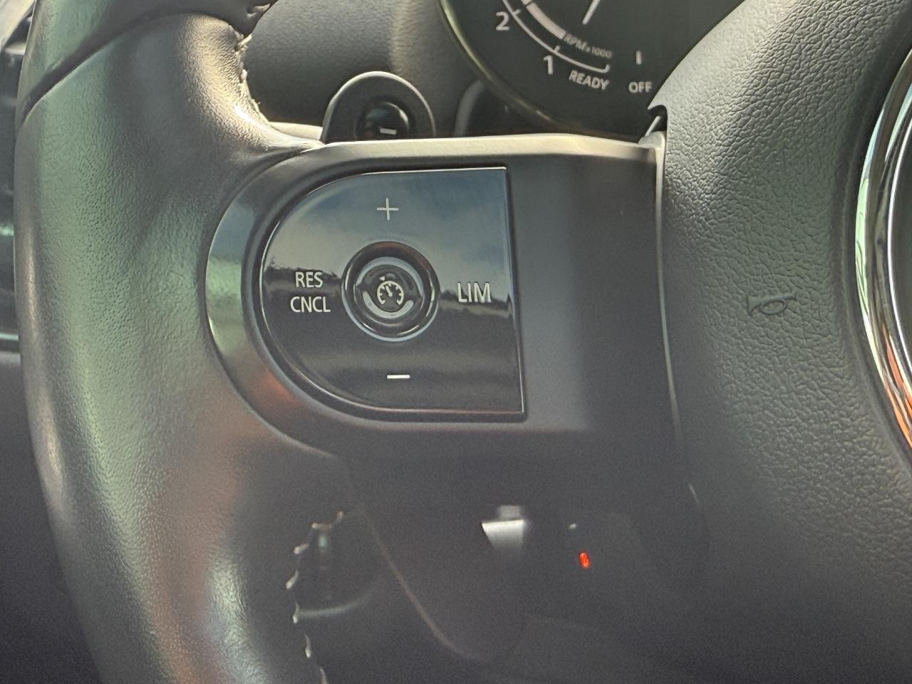 MINI Clubman Vehicle Image 14