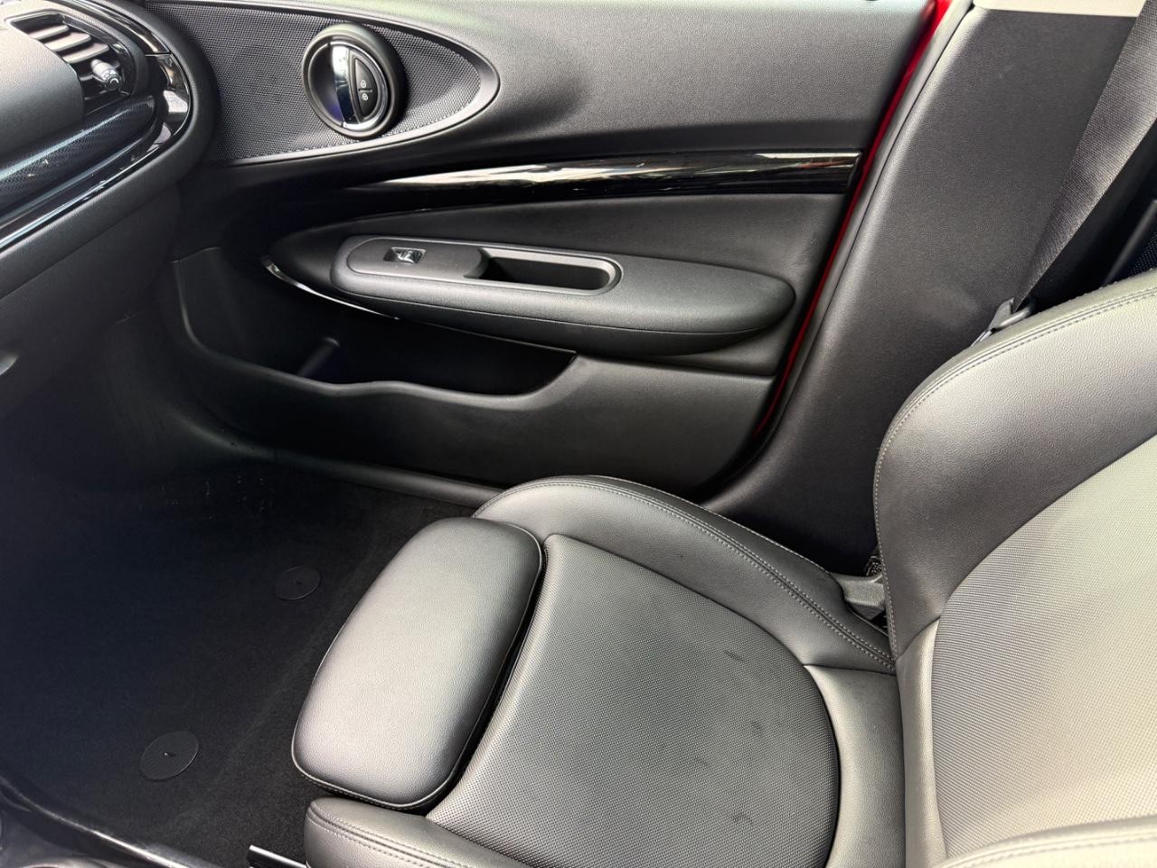 MINI Clubman Vehicle Image 21