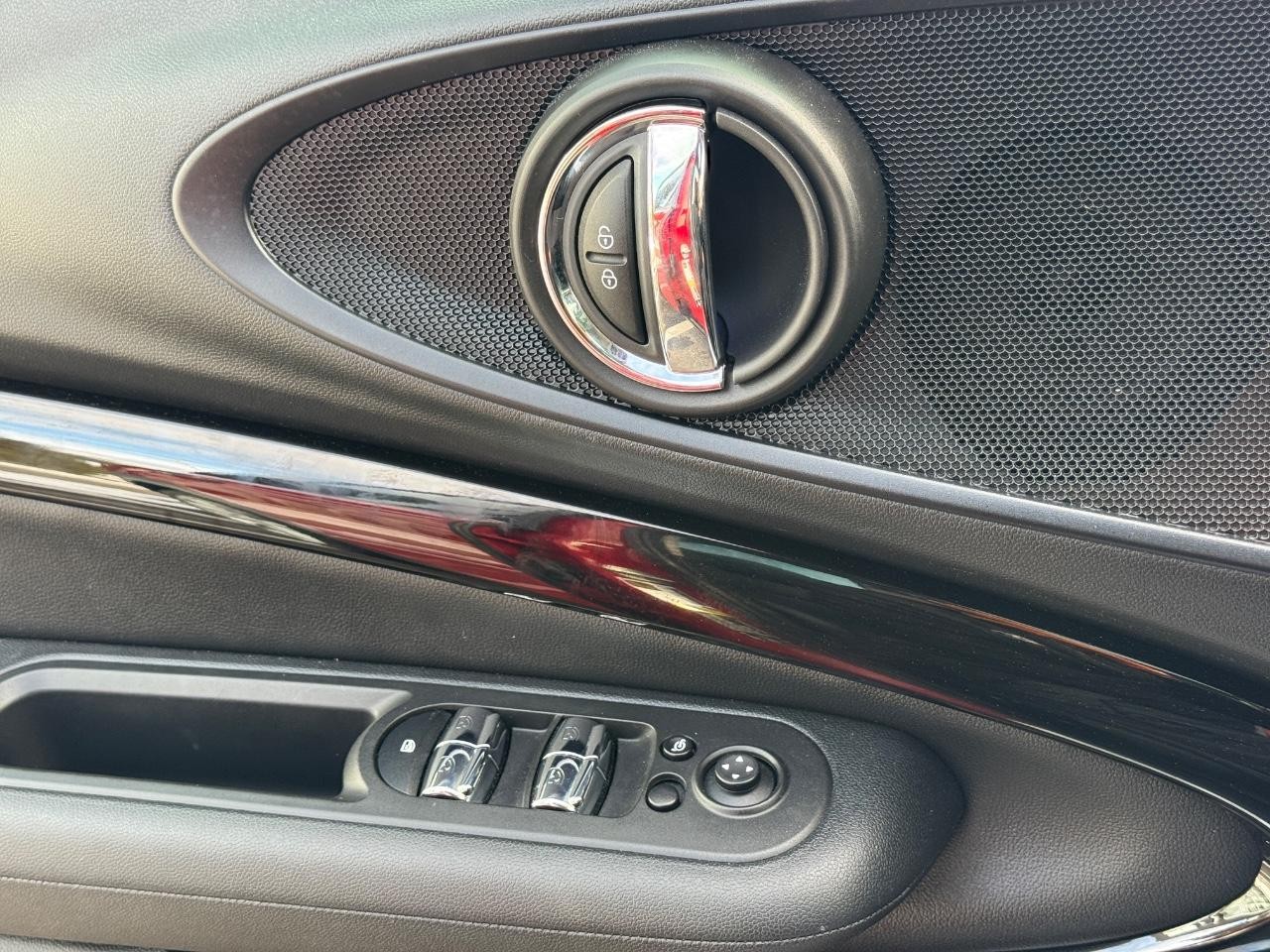 MINI Clubman Vehicle Image 24