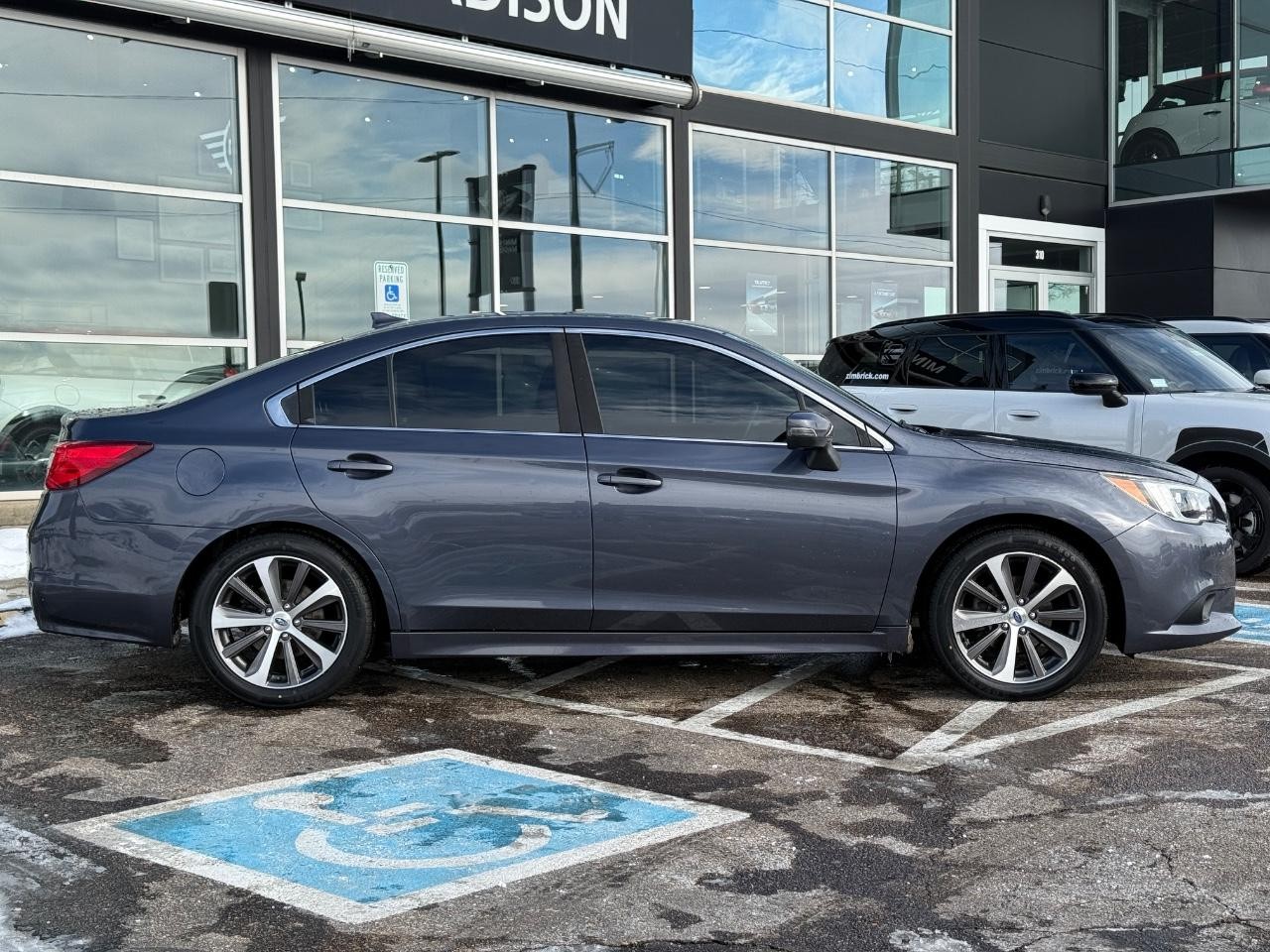 Subaru Legacy Vehicle Image 02