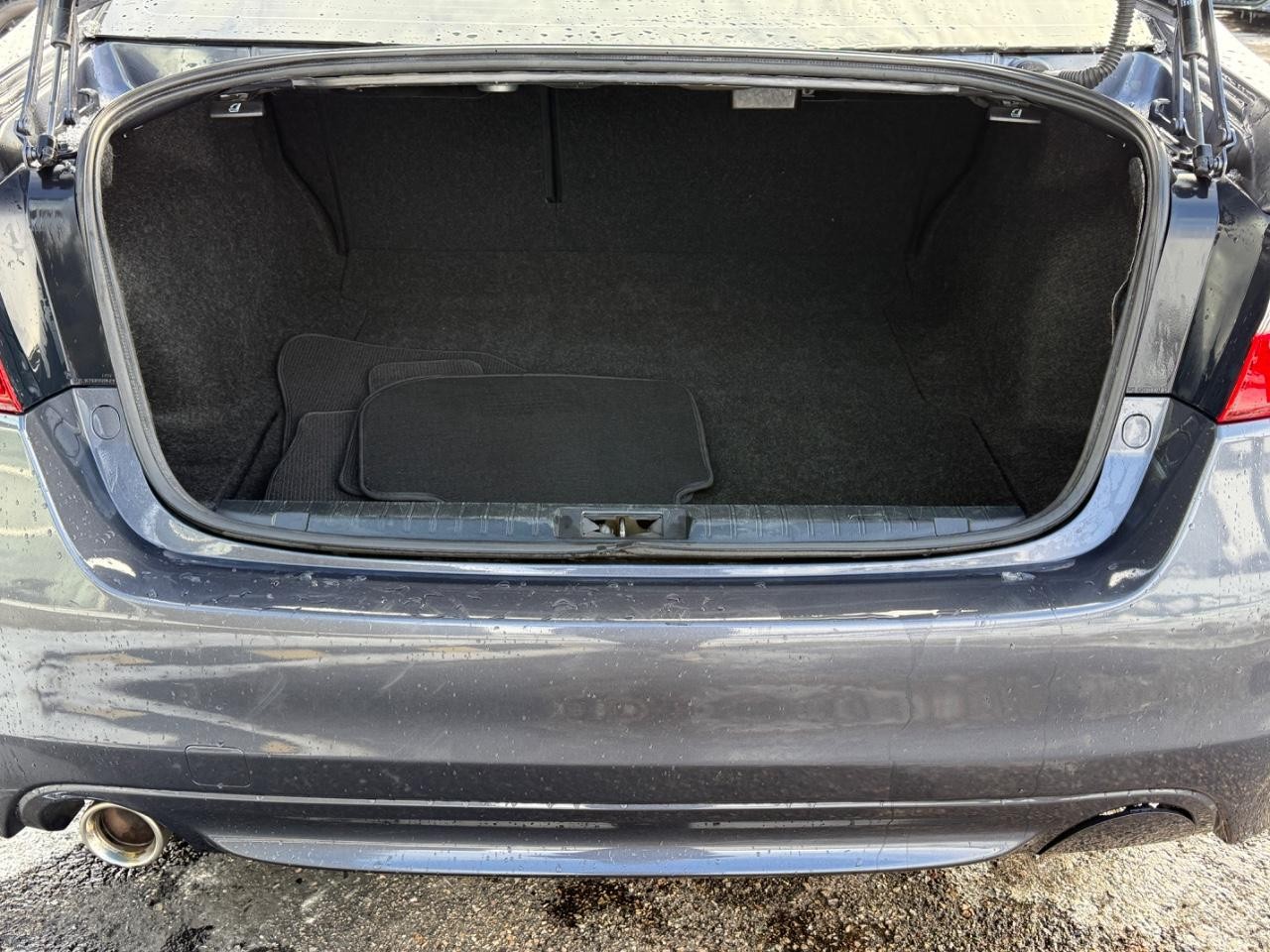 Subaru Legacy Vehicle Image 06