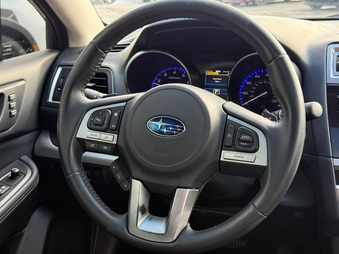 Subaru Legacy Vehicle Image 14