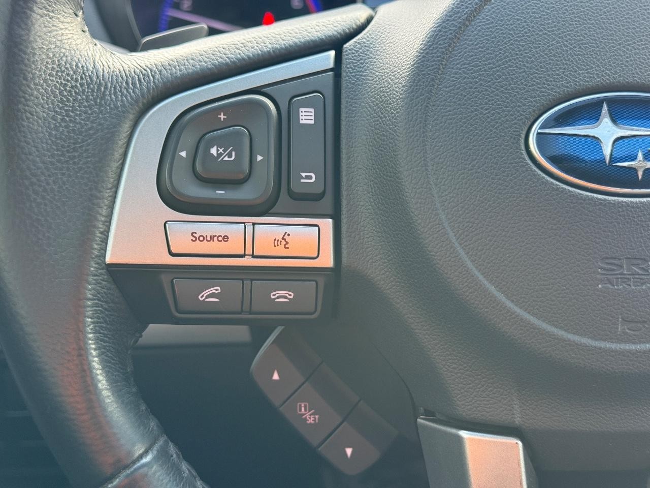 Subaru Legacy Vehicle Image 15