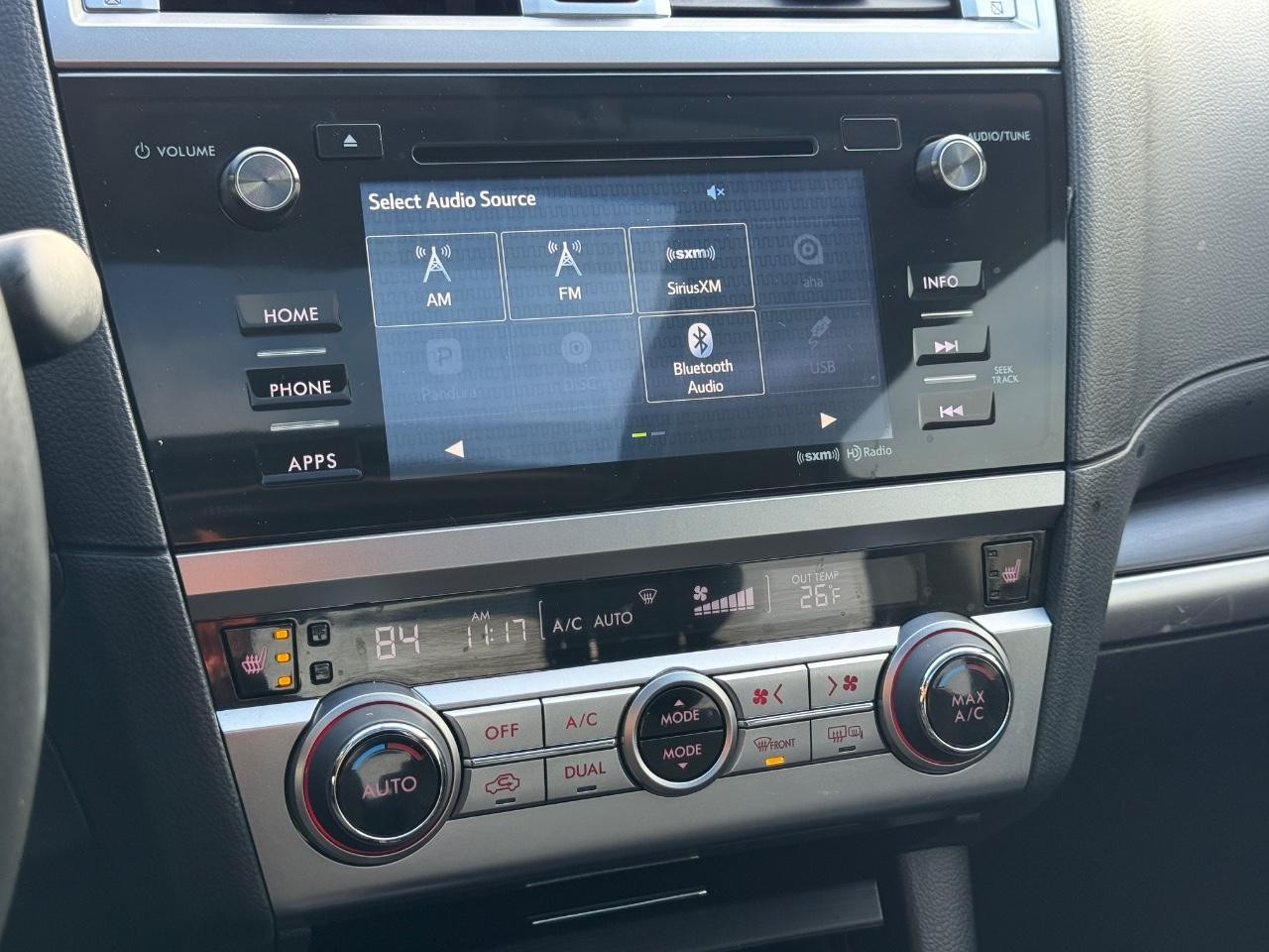 Subaru Legacy Vehicle Image 18