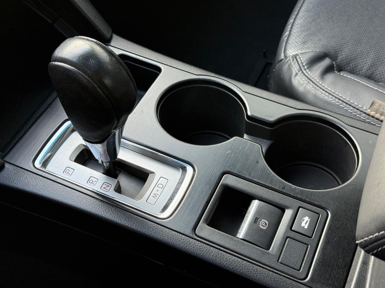 Subaru Legacy Vehicle Image 21