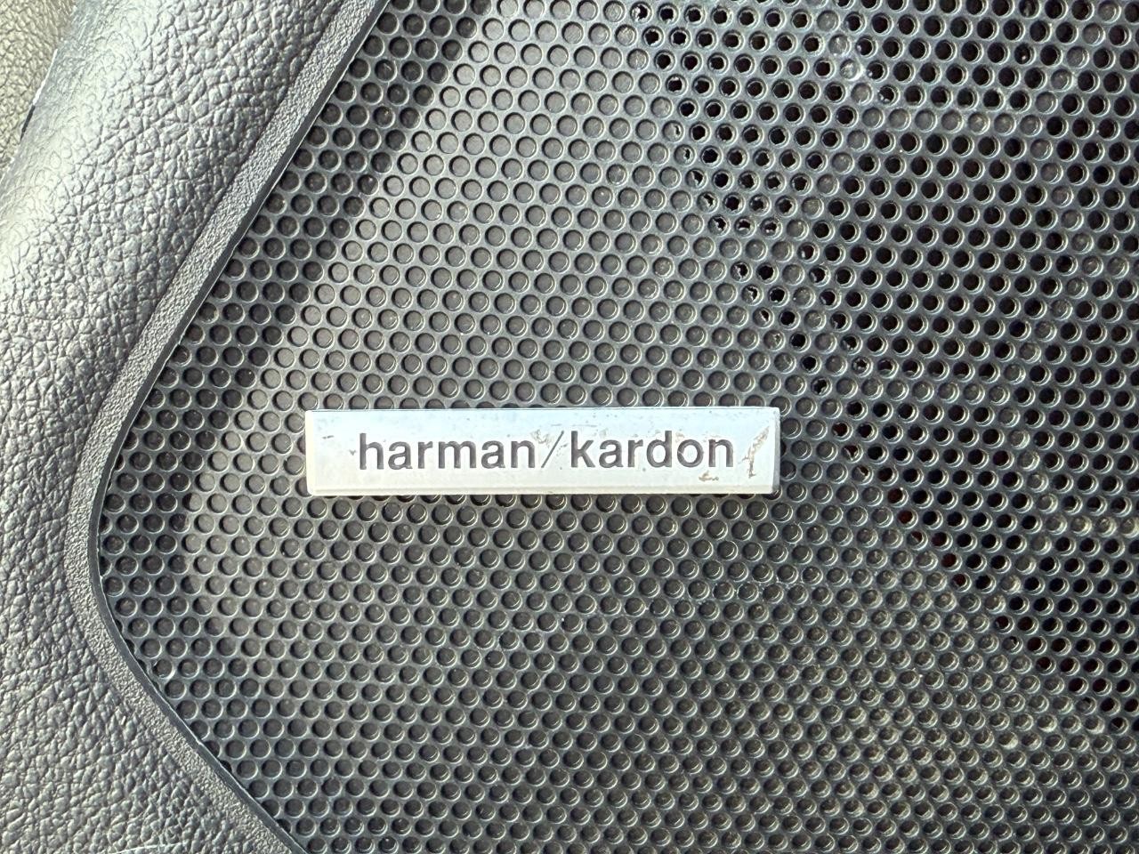 Subaru Legacy Vehicle Image 26