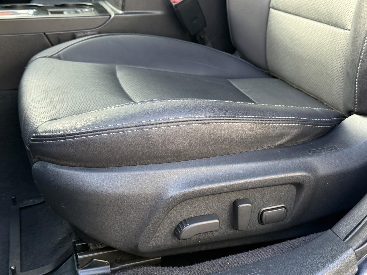 Subaru Legacy Vehicle Image 27