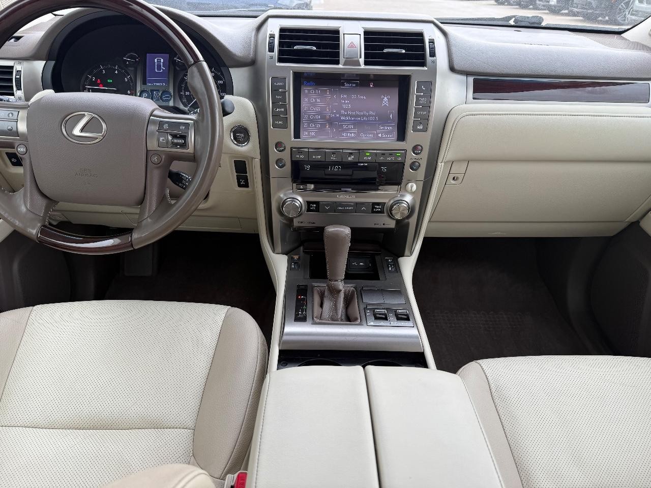 Lexus GX Vehicle Image 09