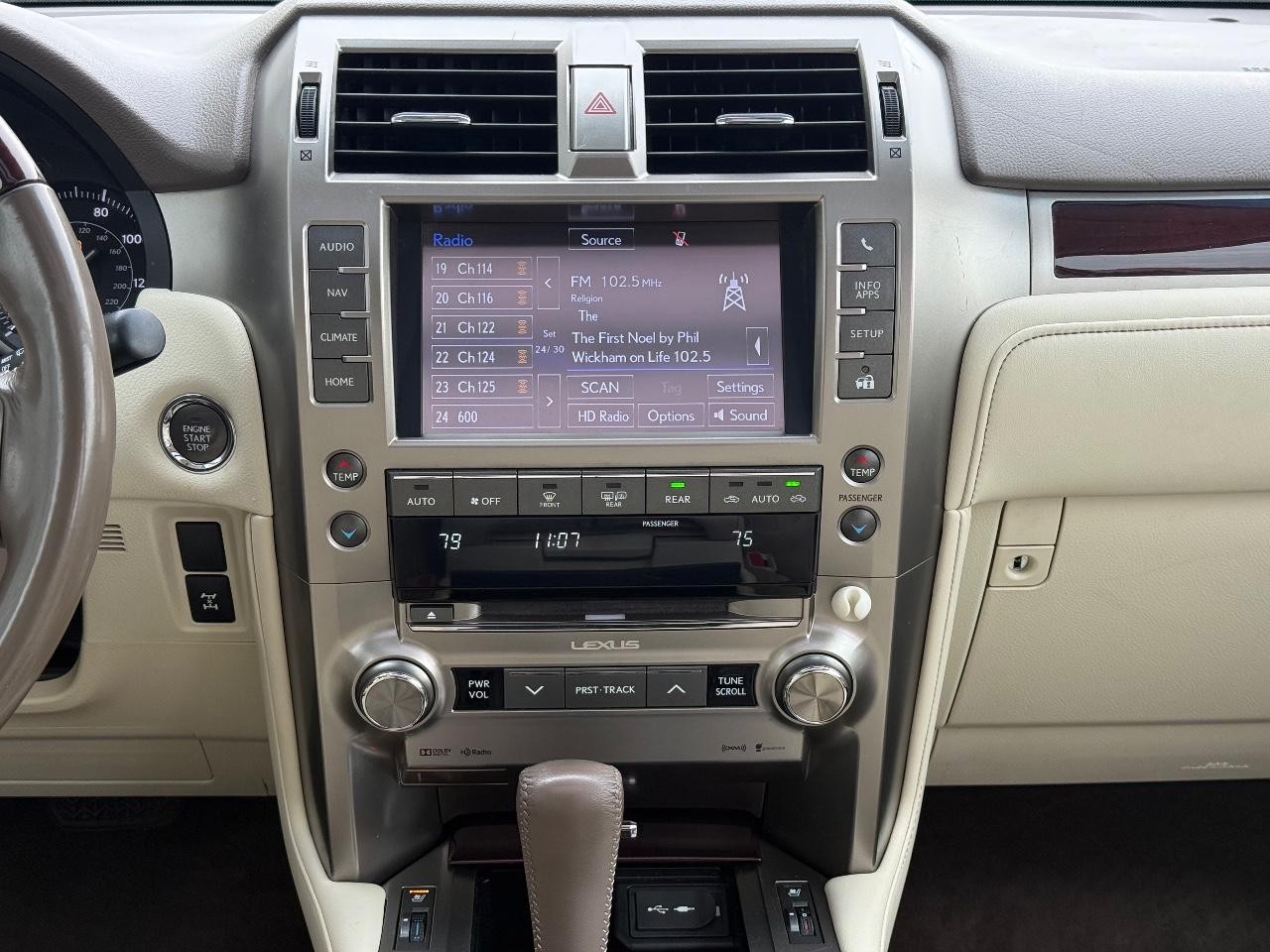 Lexus GX Vehicle Image 10