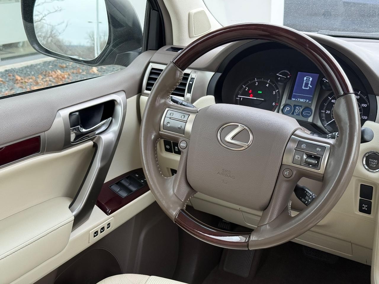 Lexus GX Vehicle Image 12