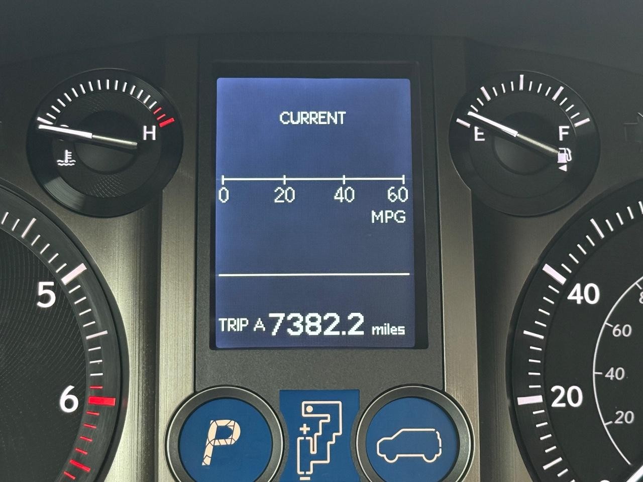 Lexus GX Vehicle Image 16