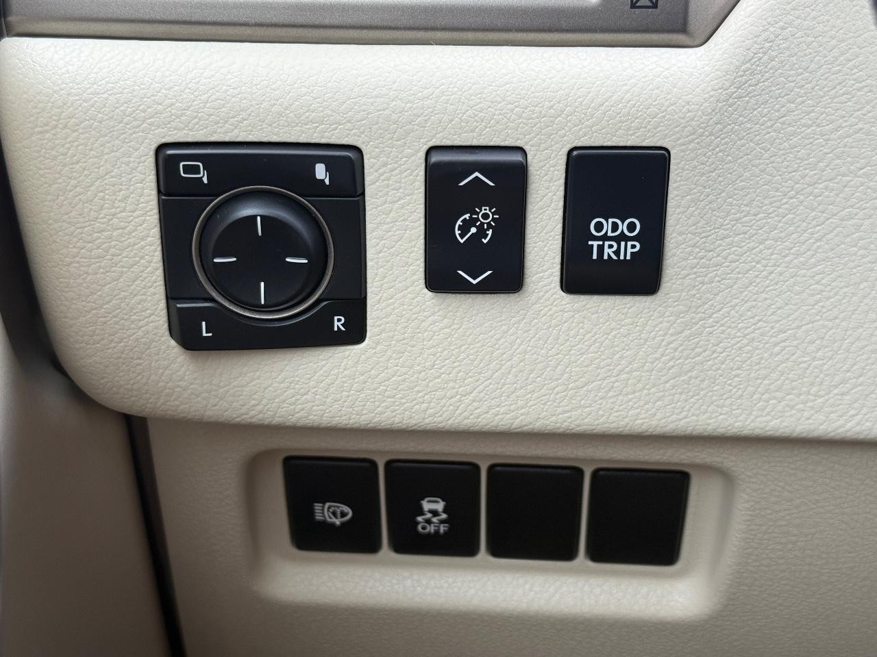 Lexus GX Vehicle Image 17