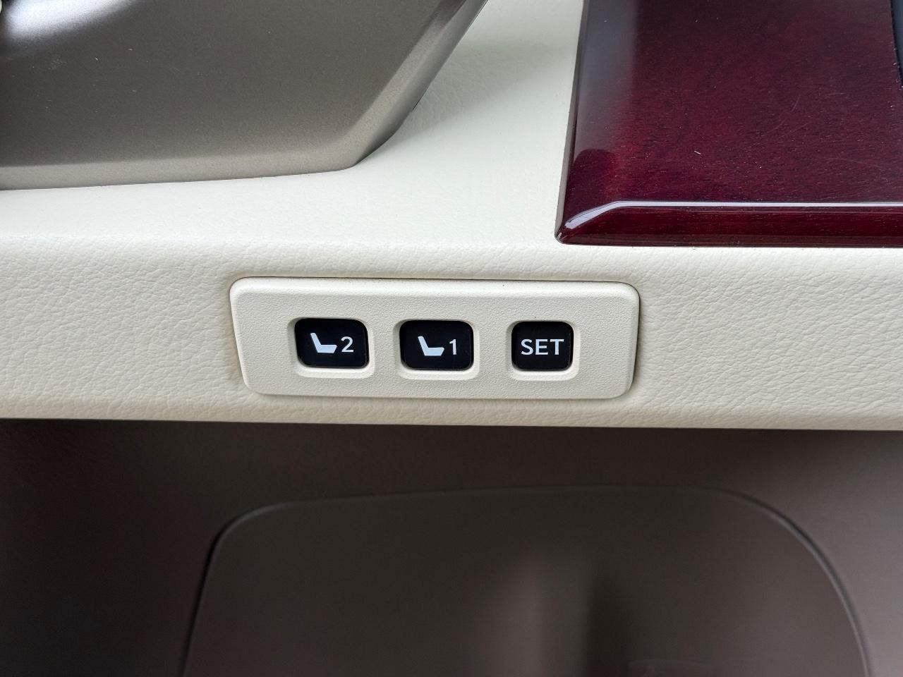 Lexus GX Vehicle Image 21