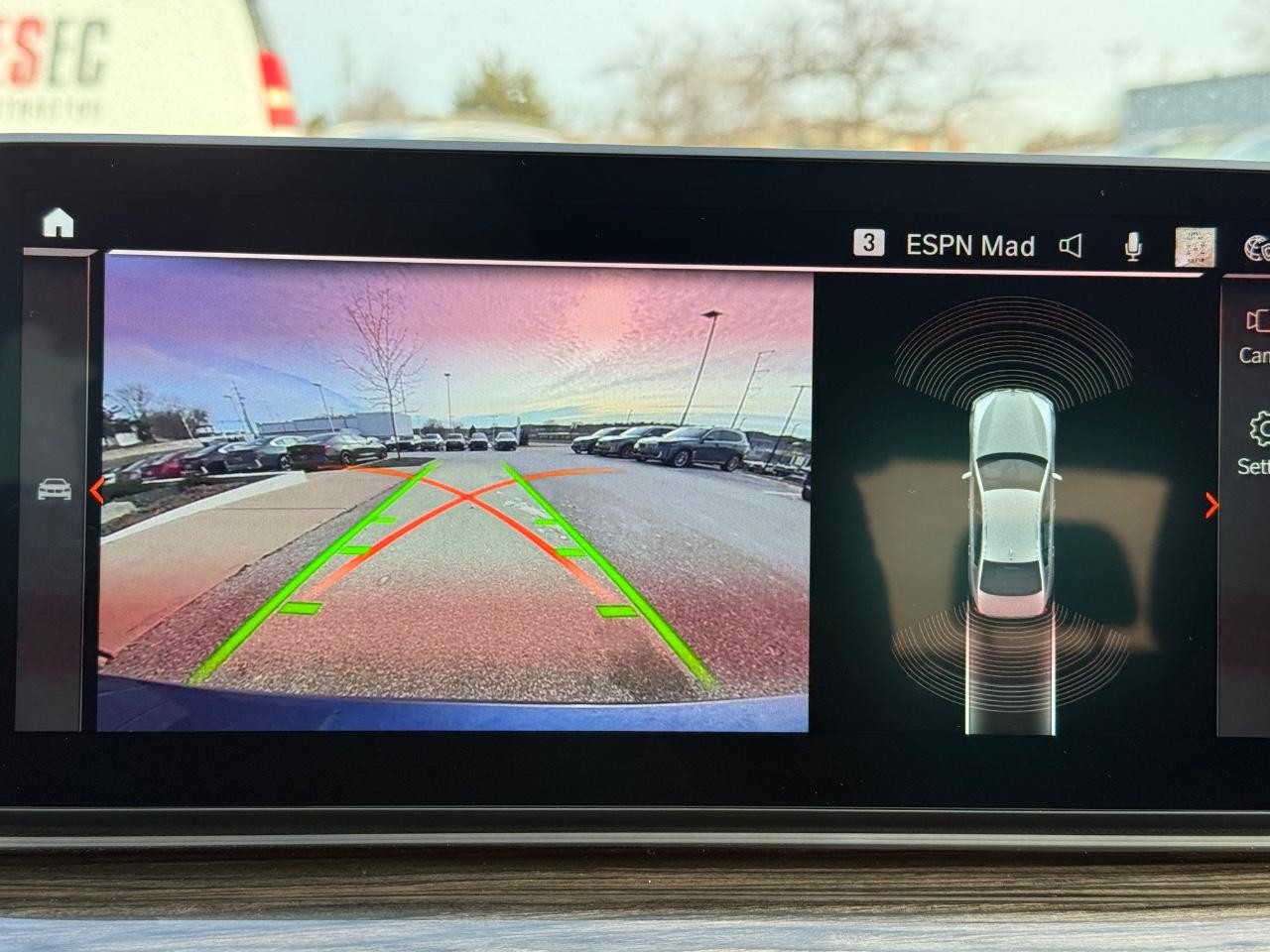 BMW 5 Series Vehicle Full-screen Gallery Image 20