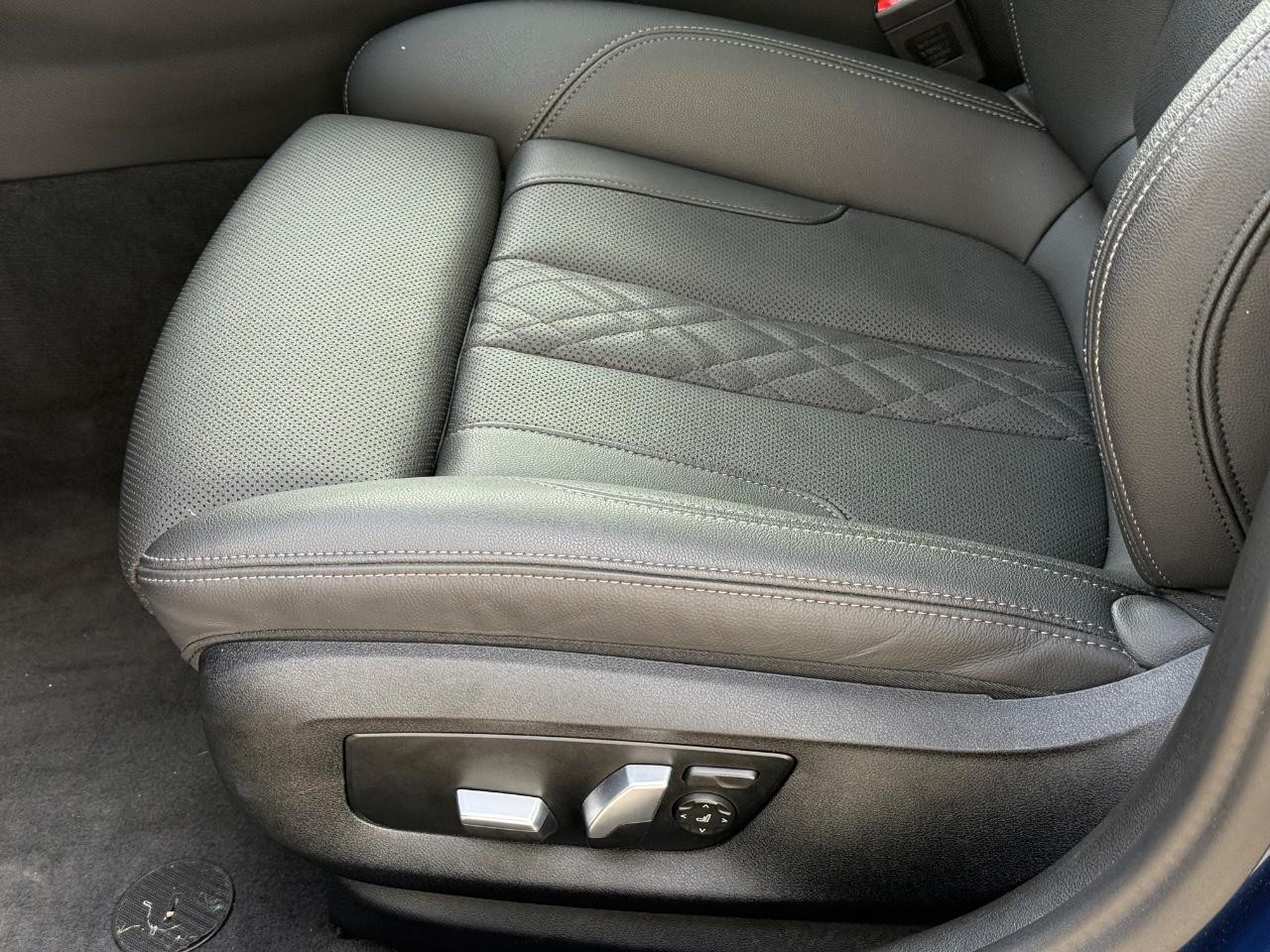 BMW 5 Series Vehicle Full-screen Gallery Image 24