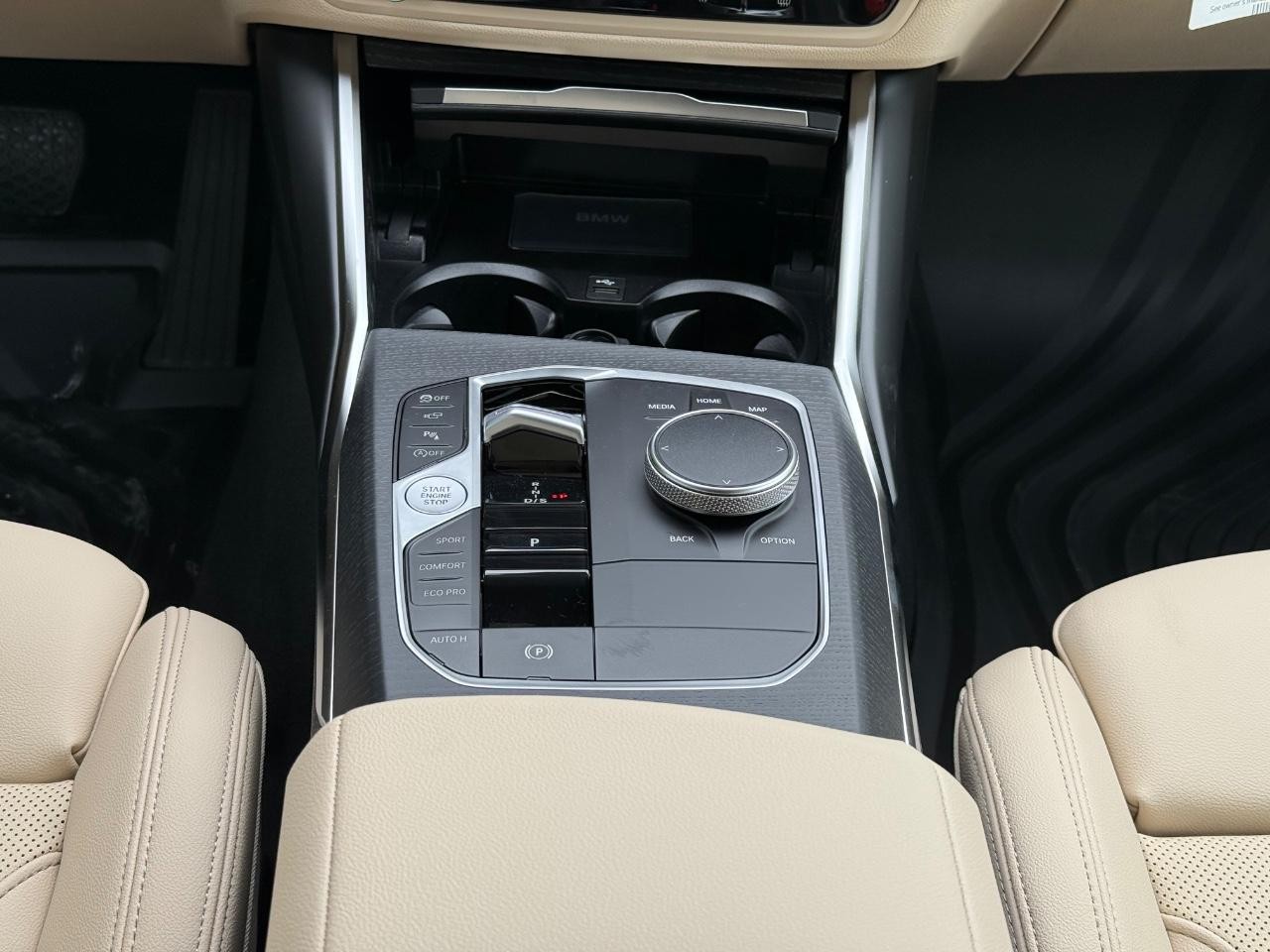 BMW 3 Series Vehicle Image 08