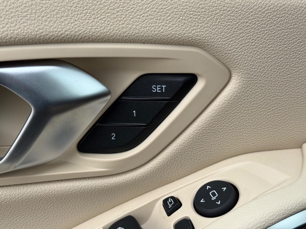 BMW 3 Series Vehicle Image 11