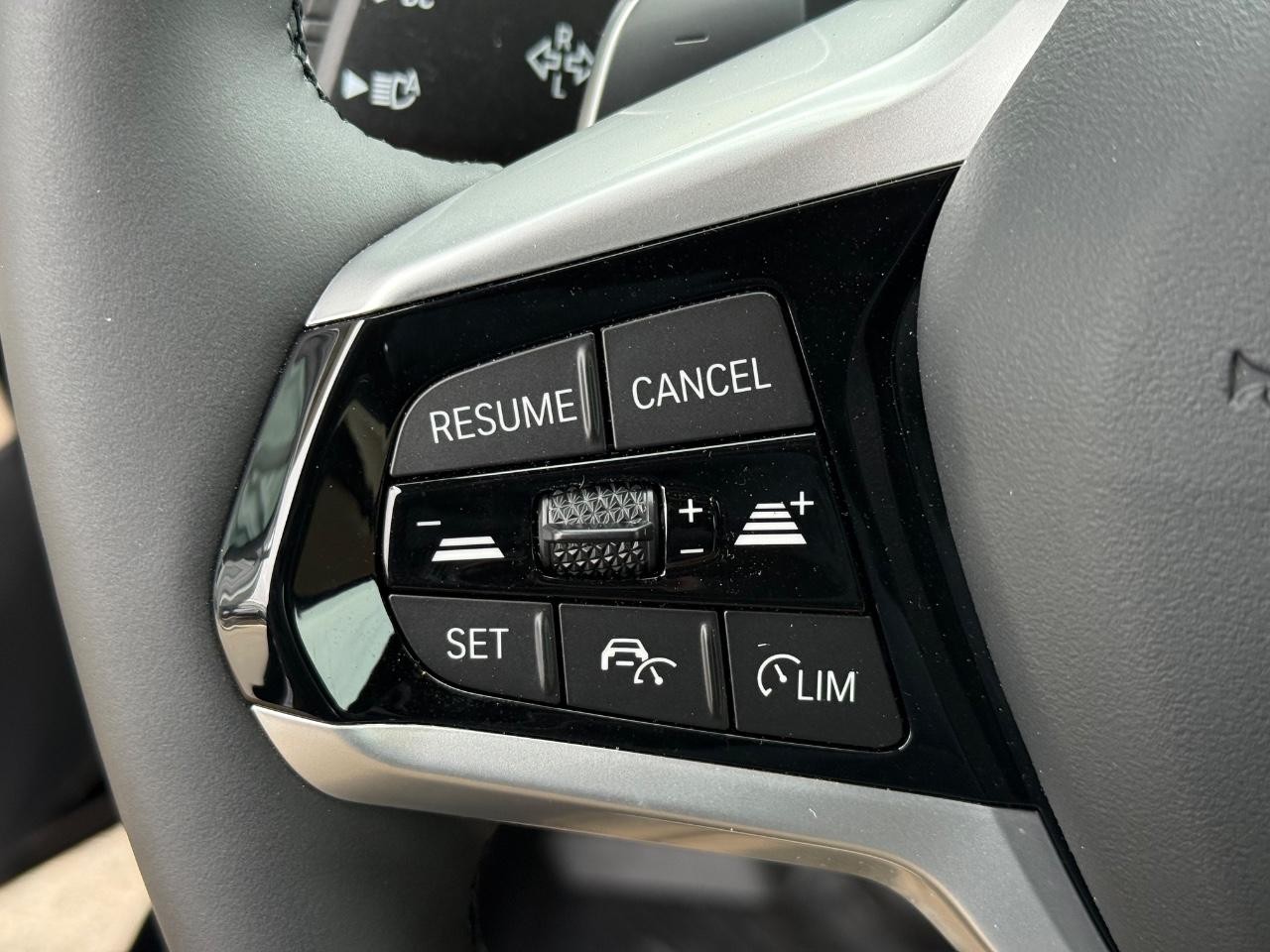 BMW 3 Series Vehicle Image 12