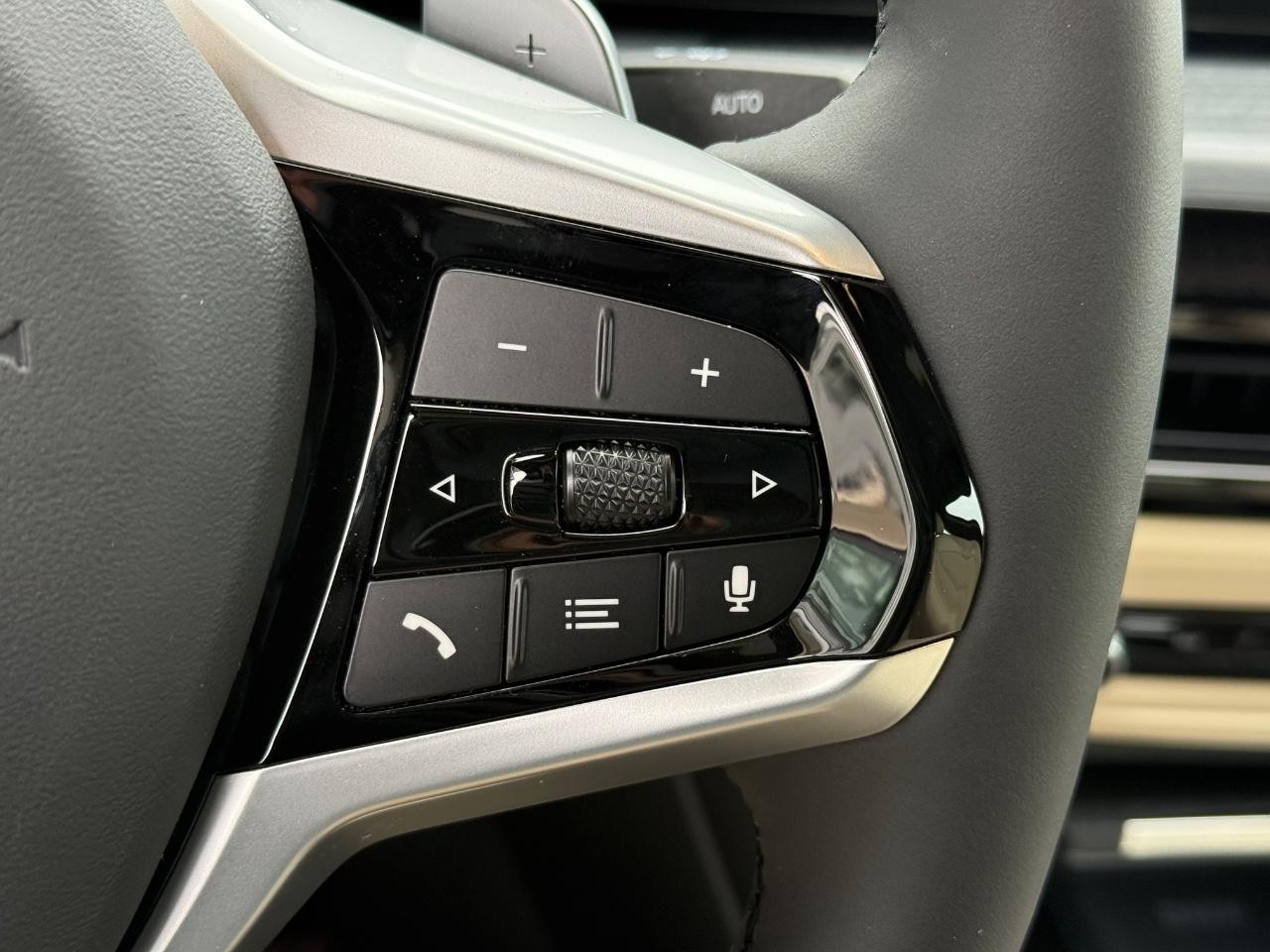 BMW 3 Series Vehicle Image 13