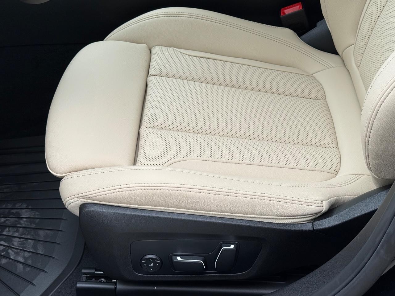 BMW 3 Series Vehicle Image 18