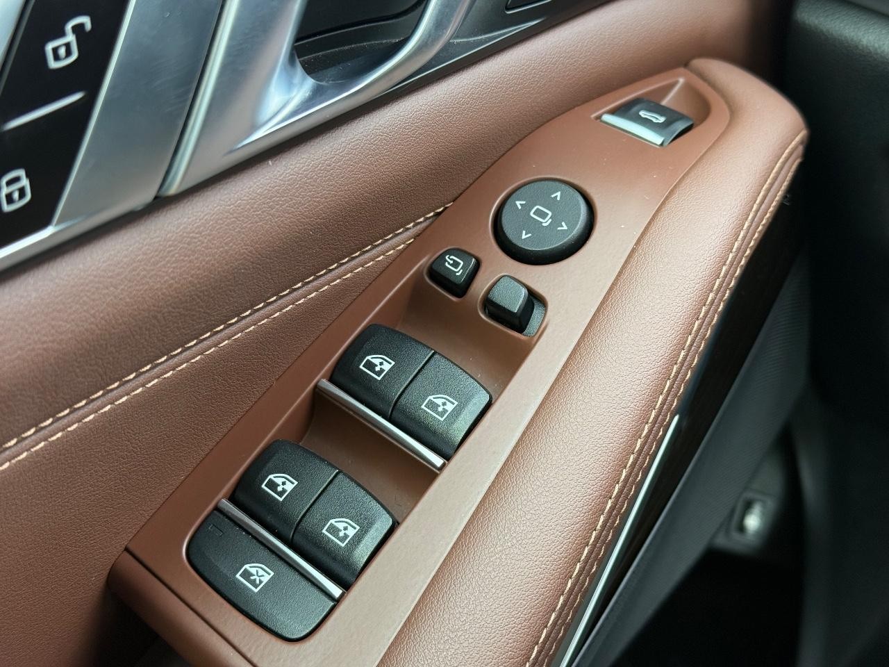 BMW X5 Vehicle Image 23