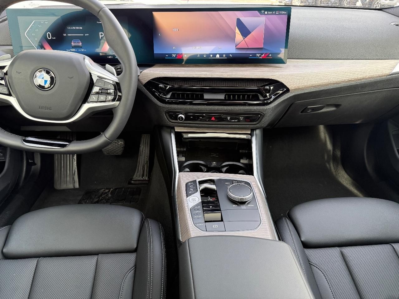 BMW 3 Series Vehicle Full-screen Gallery Image 10