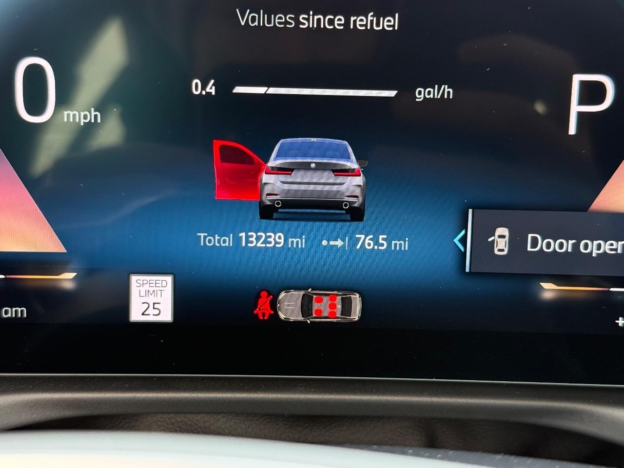 BMW 3 Series Vehicle Full-screen Gallery Image 18