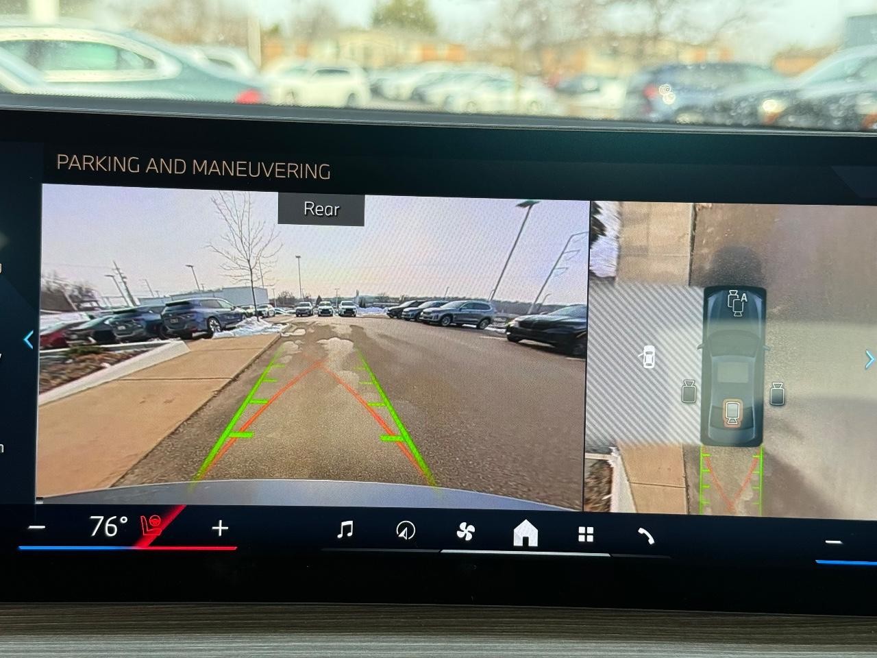 BMW 3 Series Vehicle Full-screen Gallery Image 19