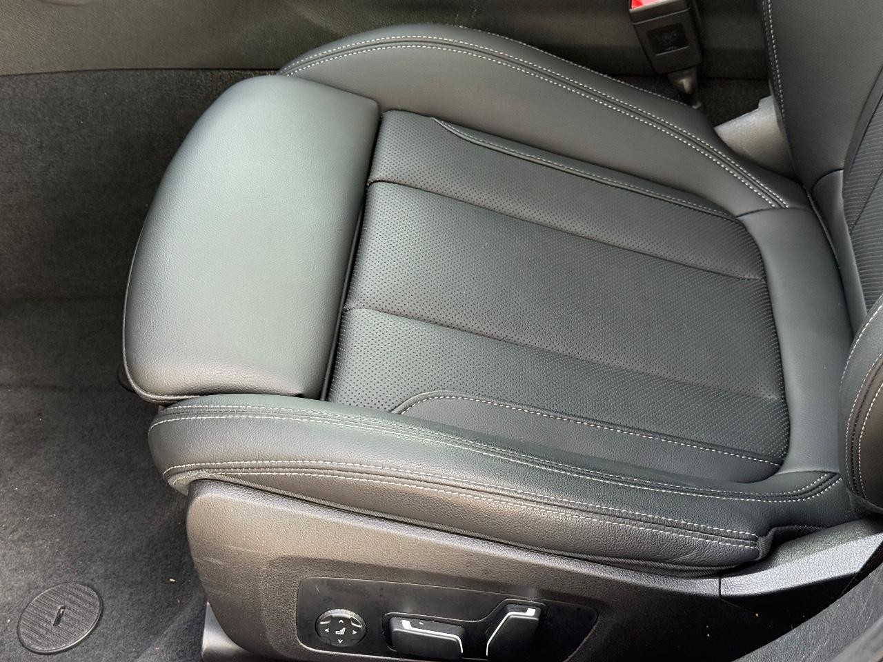 BMW 3 Series Vehicle Full-screen Gallery Image 22