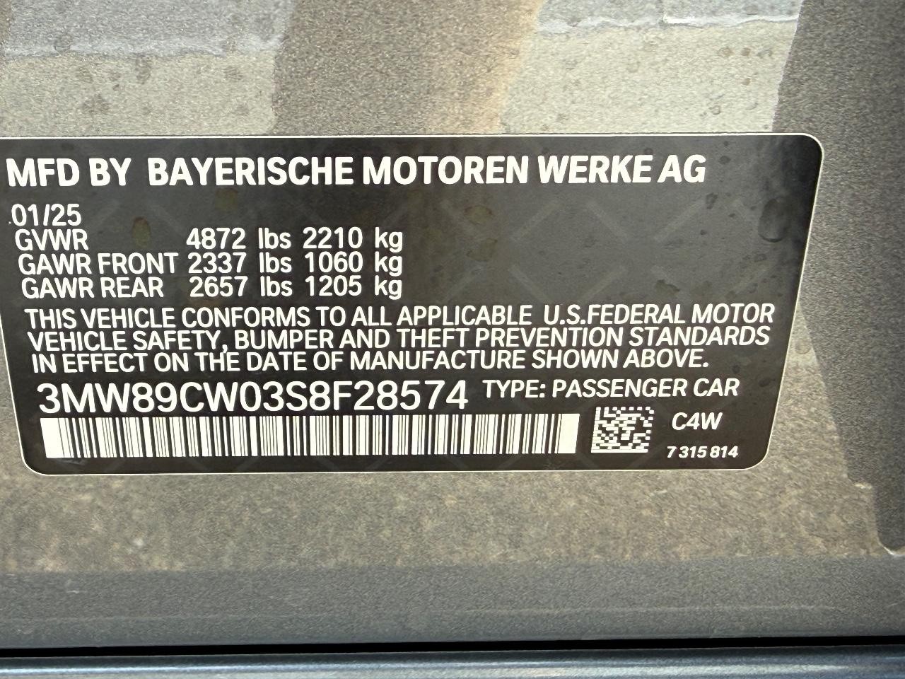 BMW 3 Series Vehicle Full-screen Gallery Image 23