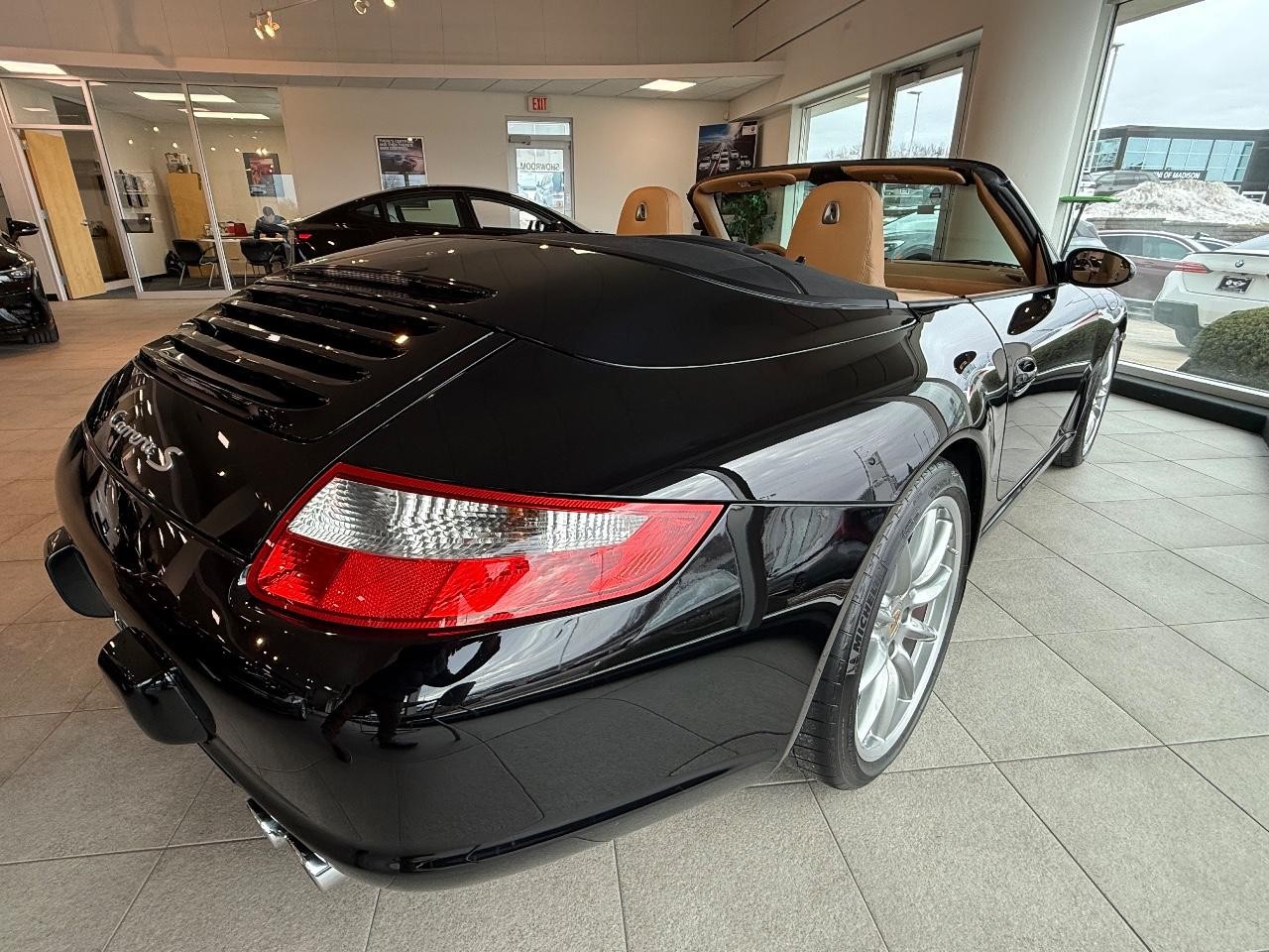 Porsche 911 Vehicle Image 02