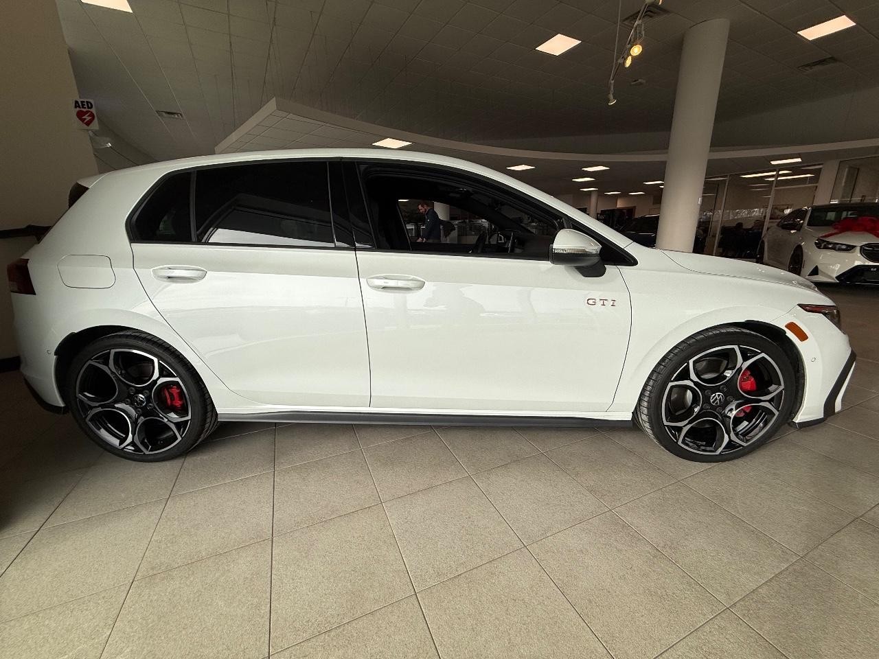 Volkswagen Golf GTI Vehicle Image 02