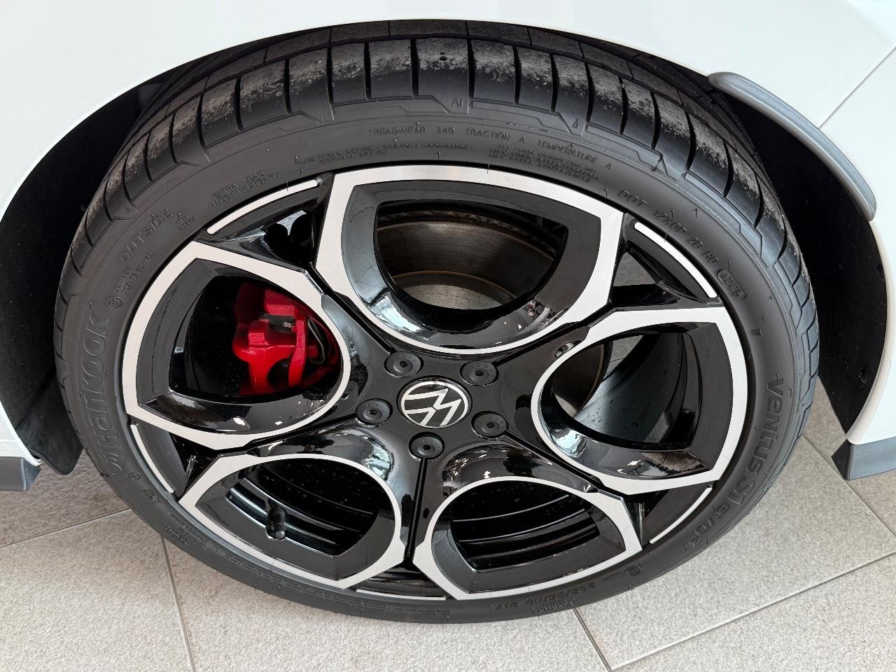 Volkswagen Golf GTI Vehicle Image 06